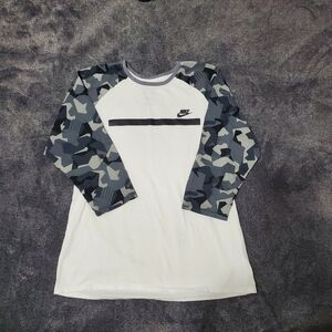 EUC Nike Shirt Size L